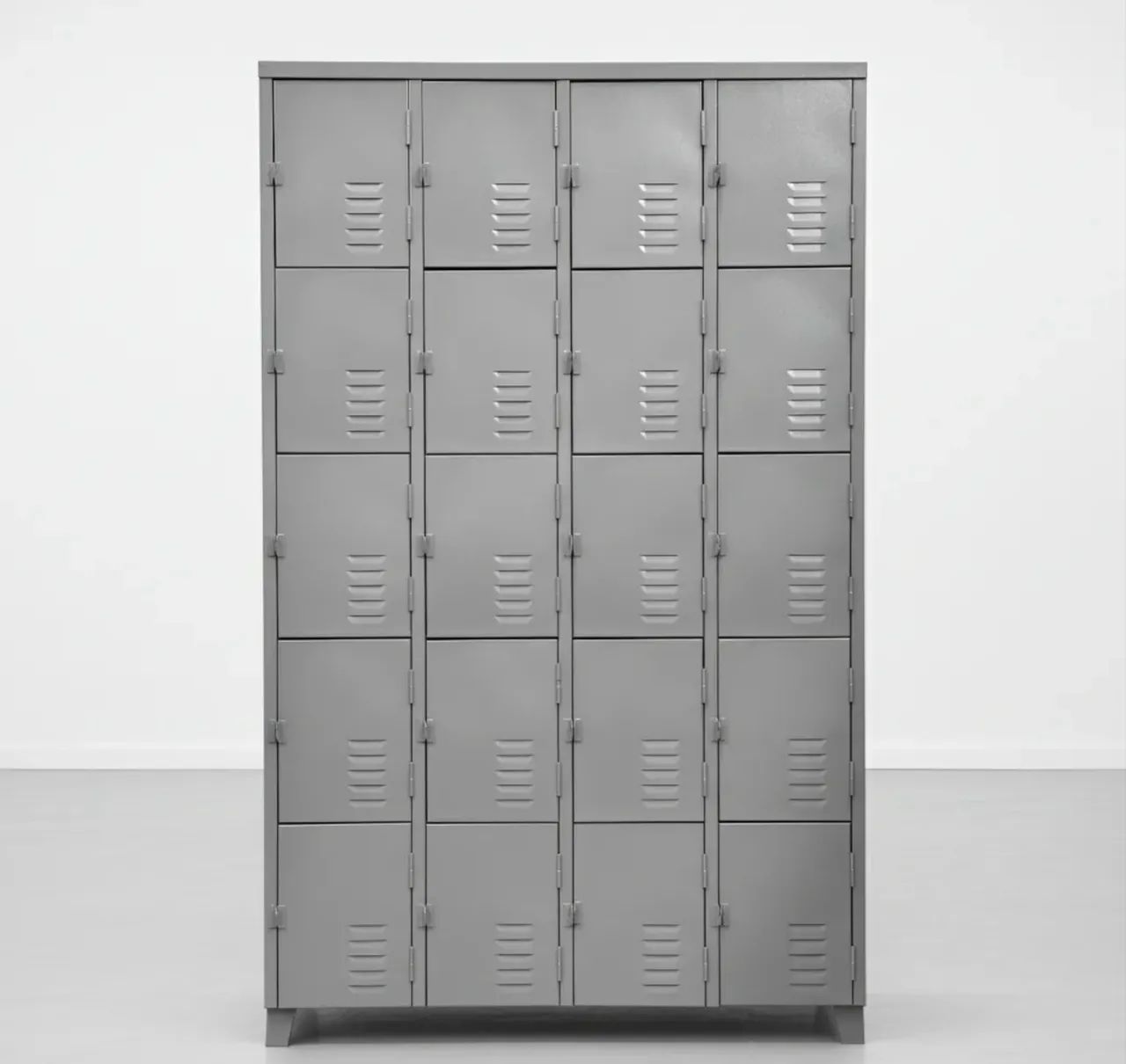 Roupeiro em aço com 20 portas 