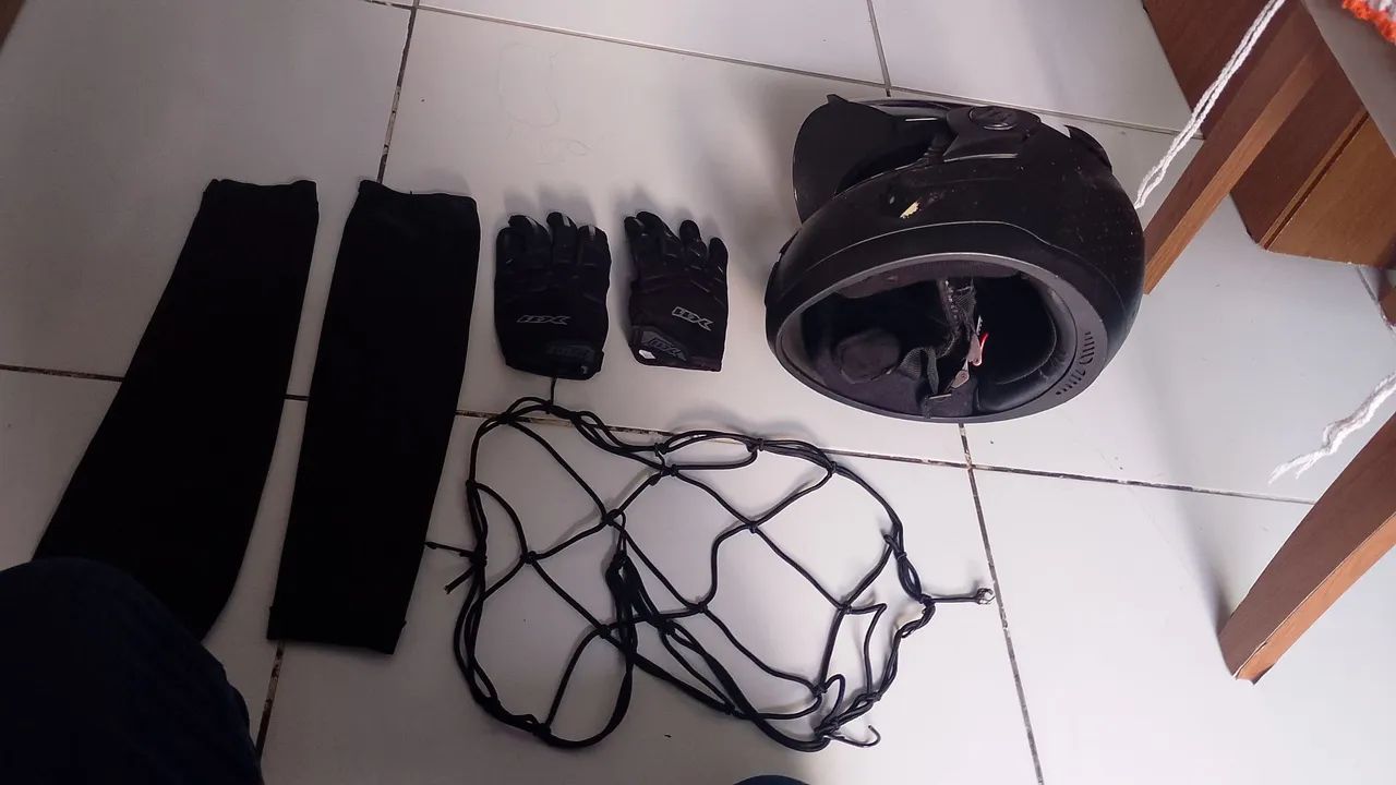 Kit com 2 capacete e luva manga rede - Foto 5