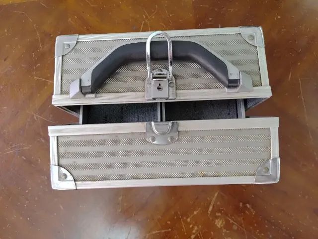 Maleta de Maquiagem Aluminio Usada P-87 - Foto 2