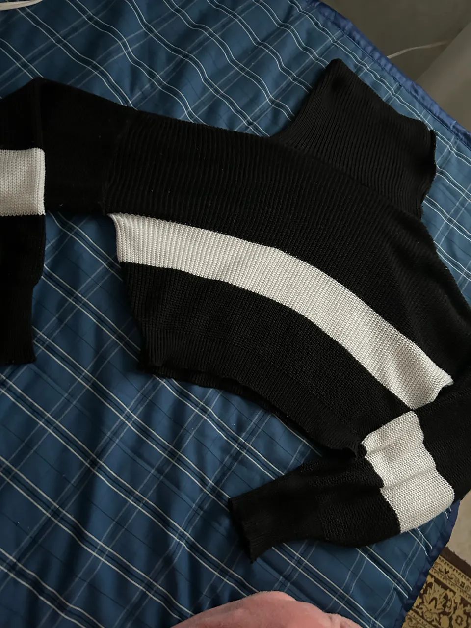 Blusão Cropped Preto Com Branco