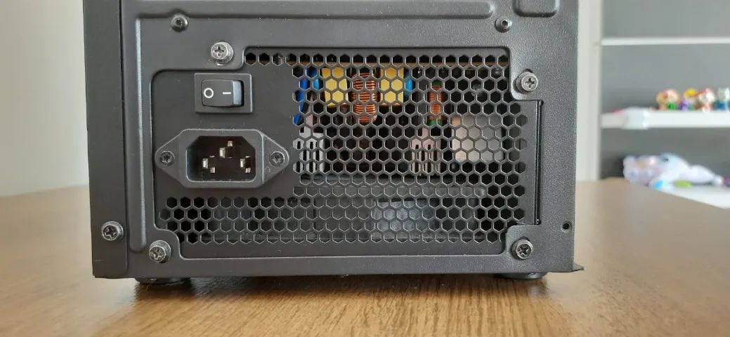 Fonte para PC Gigabyte GP-P550B 550W - Foto 2