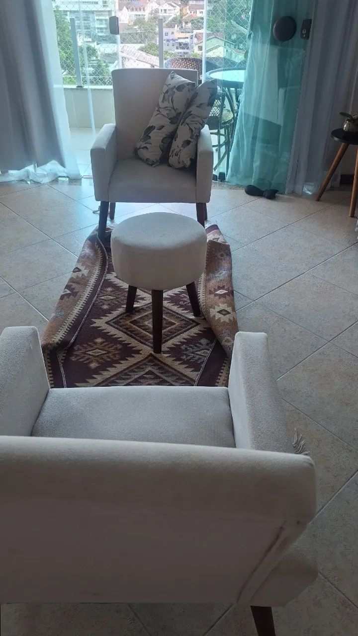 Poltronas e puf