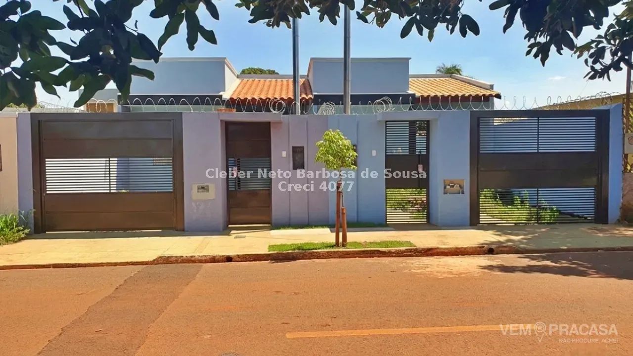 3 Dormitórios e cômodos amplos!