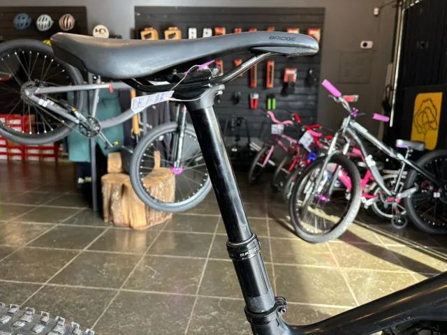 Bicicleta Seminova Specialized Turbo Levo G3 Comp Carbon  - Foto 4
