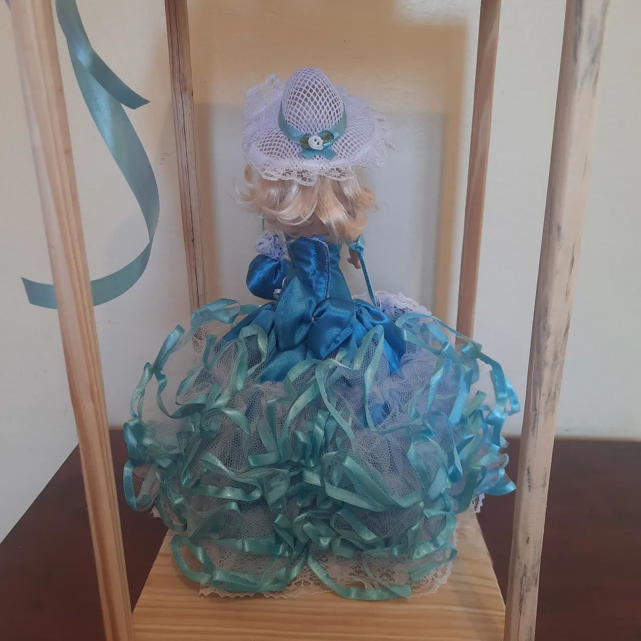 Boneca Barbie Dama de Época  - Foto 4