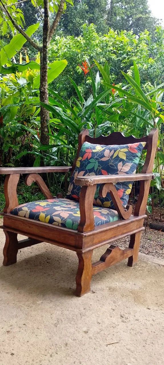 Poltrona de madeira antiga - Foto 3