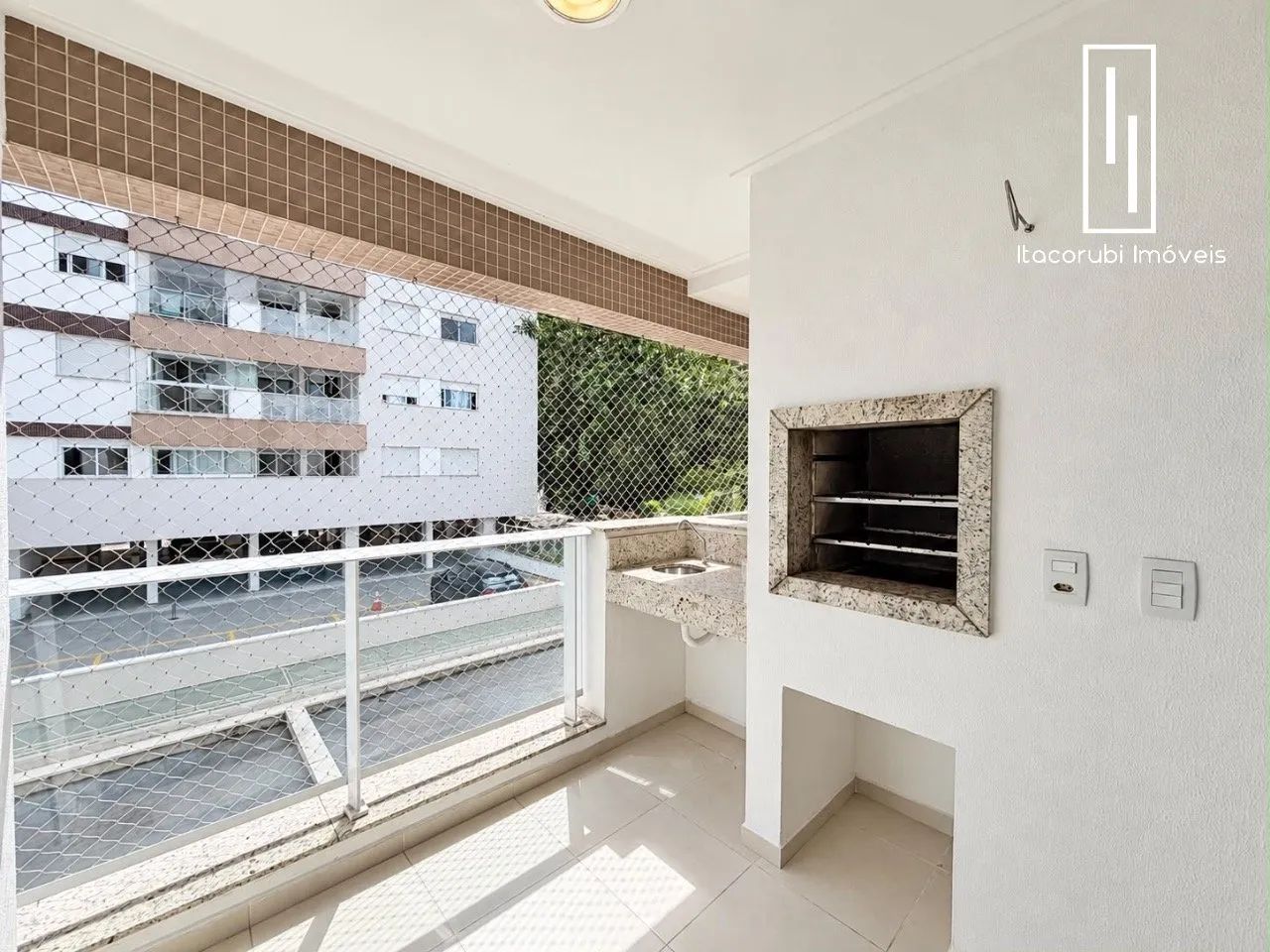 Apartamento semimobiliado com face norte - Foto 2