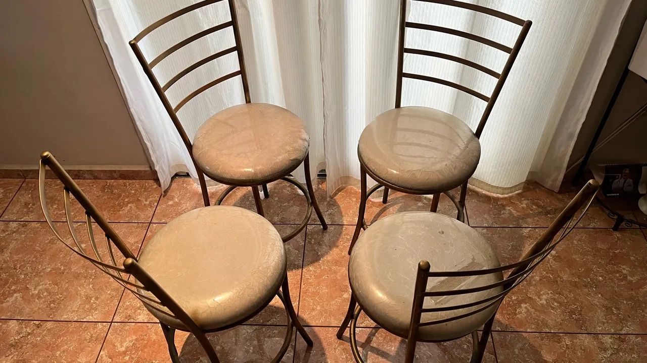 Quatro cadeiras 