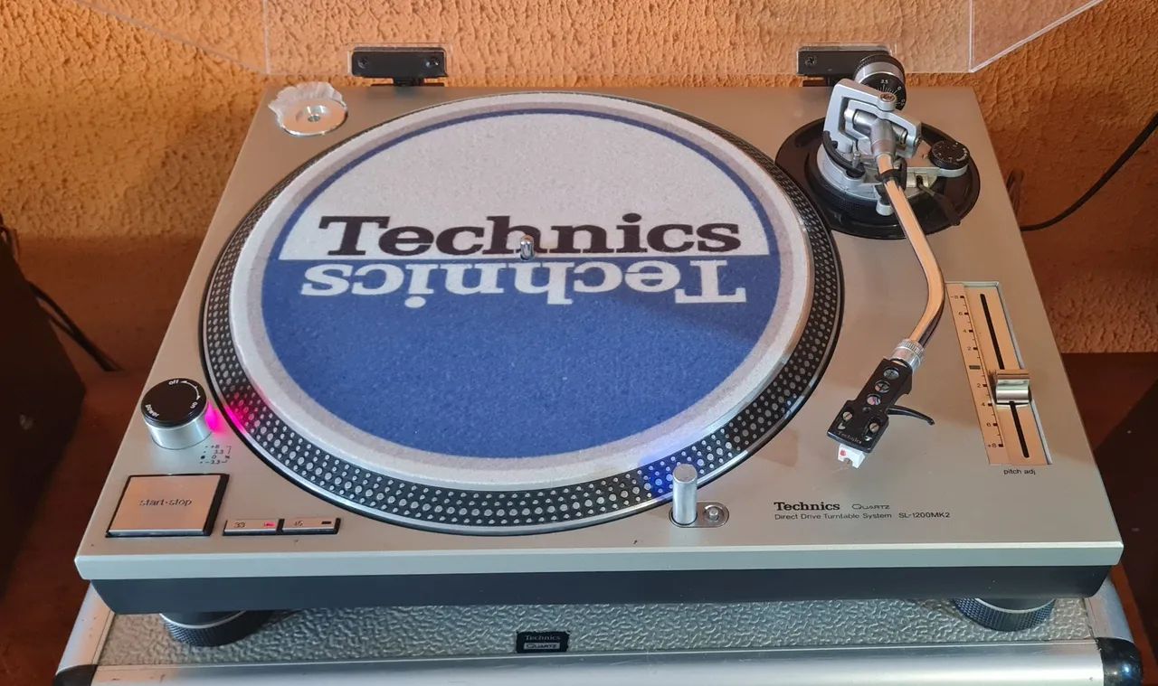 Toca Discos Technics SL 1200 MK2 com case, shell, agulha e tampa, IMPECÁVEL