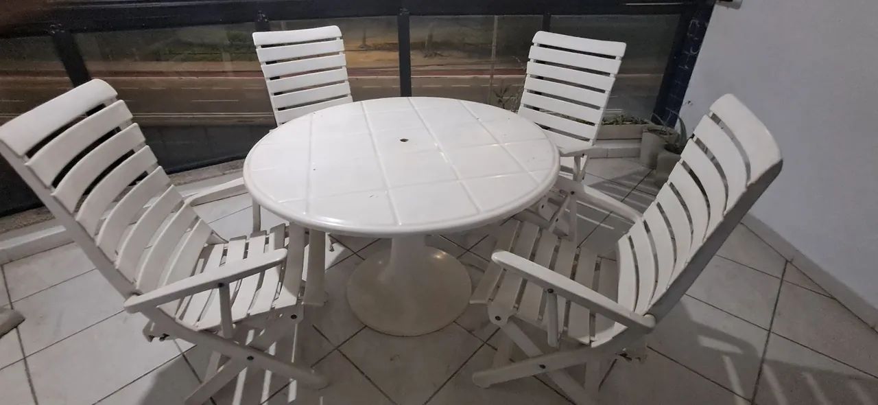 Conjunto Mesa Com 4 Cadeiras Em Polipropileno - Foto 5