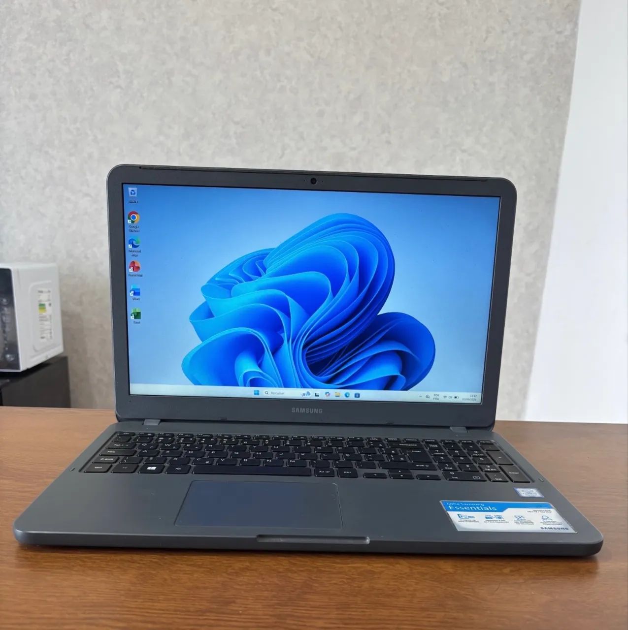 Samsung Essentials i3-7ª Geração