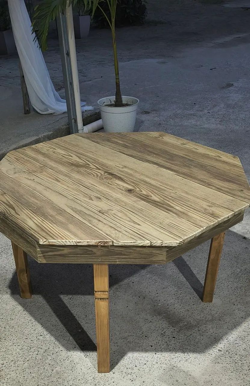Vendo mesa de madeira maciça rústica 