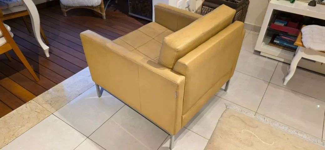 Poltrona quadrada amarela para sala de estar  - Foto 4