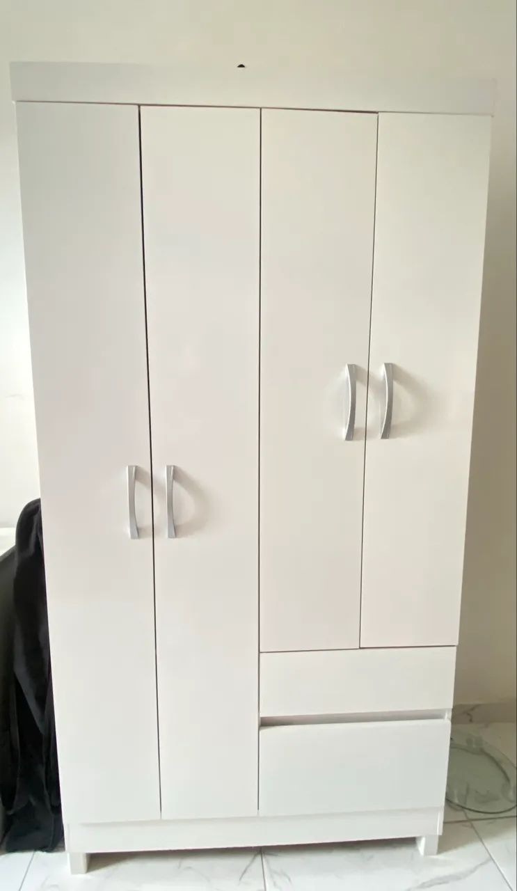 Vende-se guarda roupa