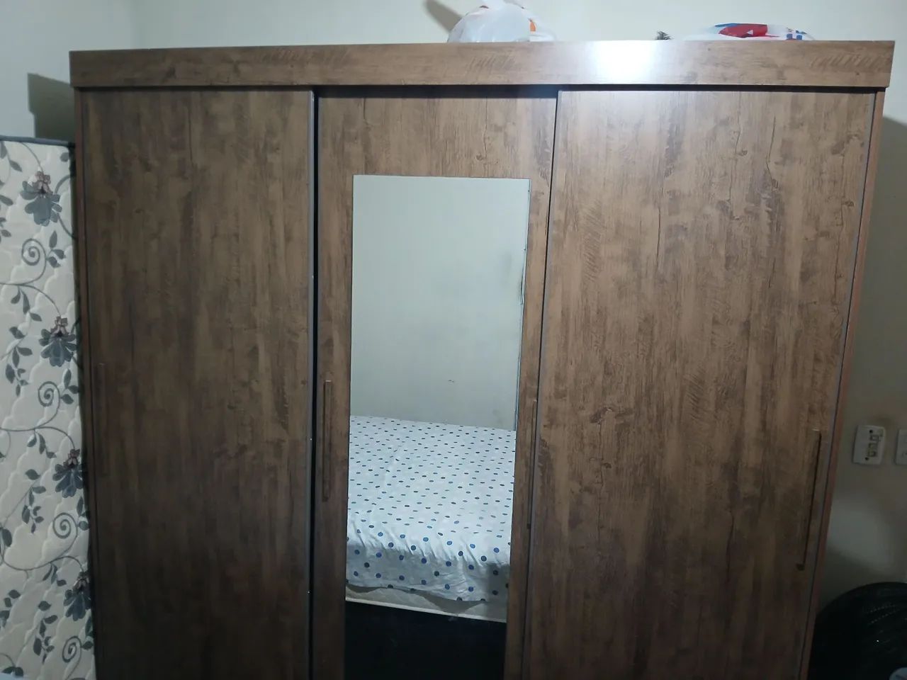 Guarda roupa porta de correr 