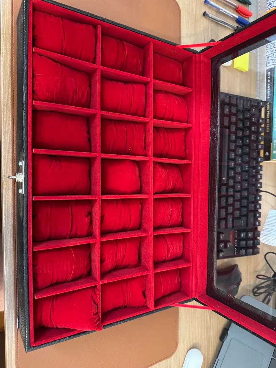 Porta joias e relógios, preto com interior vermelho  - Foto 2
