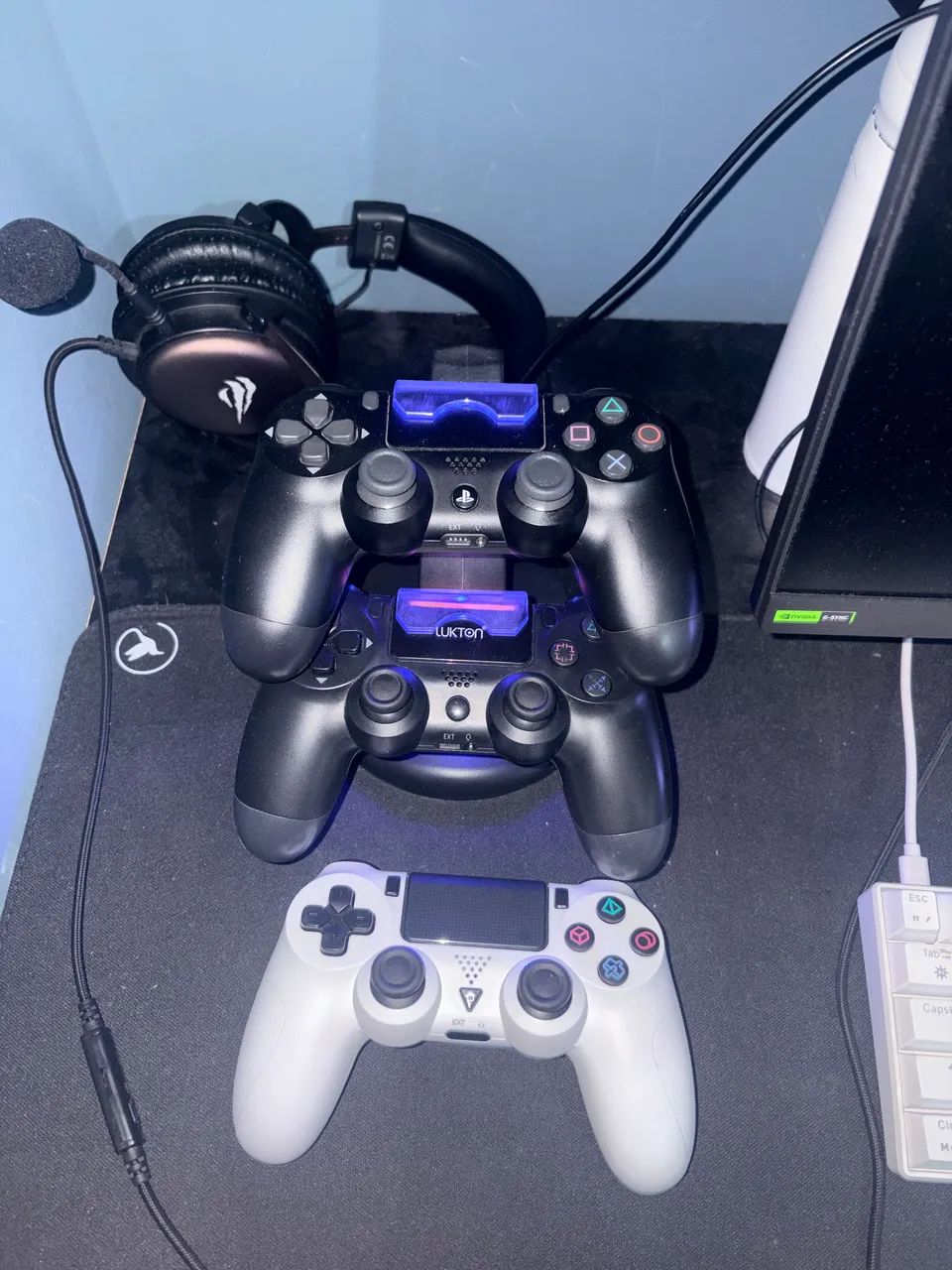 Controles PS4 + base de carregamento