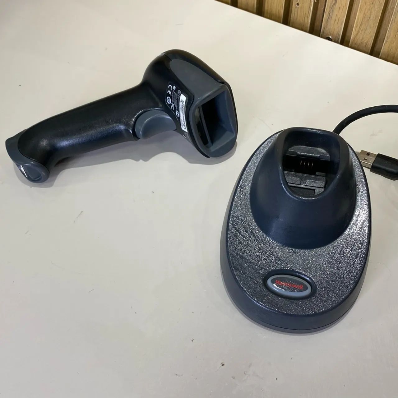 Leitor código barra Honywell com suporte e USB  - Foto 3