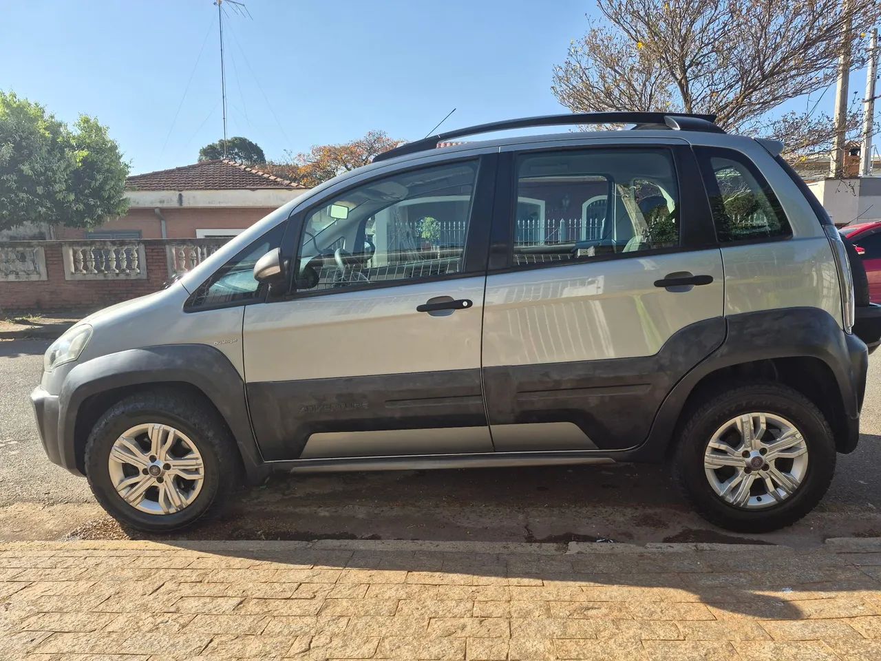 Fiat Idea Adv./ Adv.lock.dualogic 1.8 Flex 5P 2012 - Foto 4