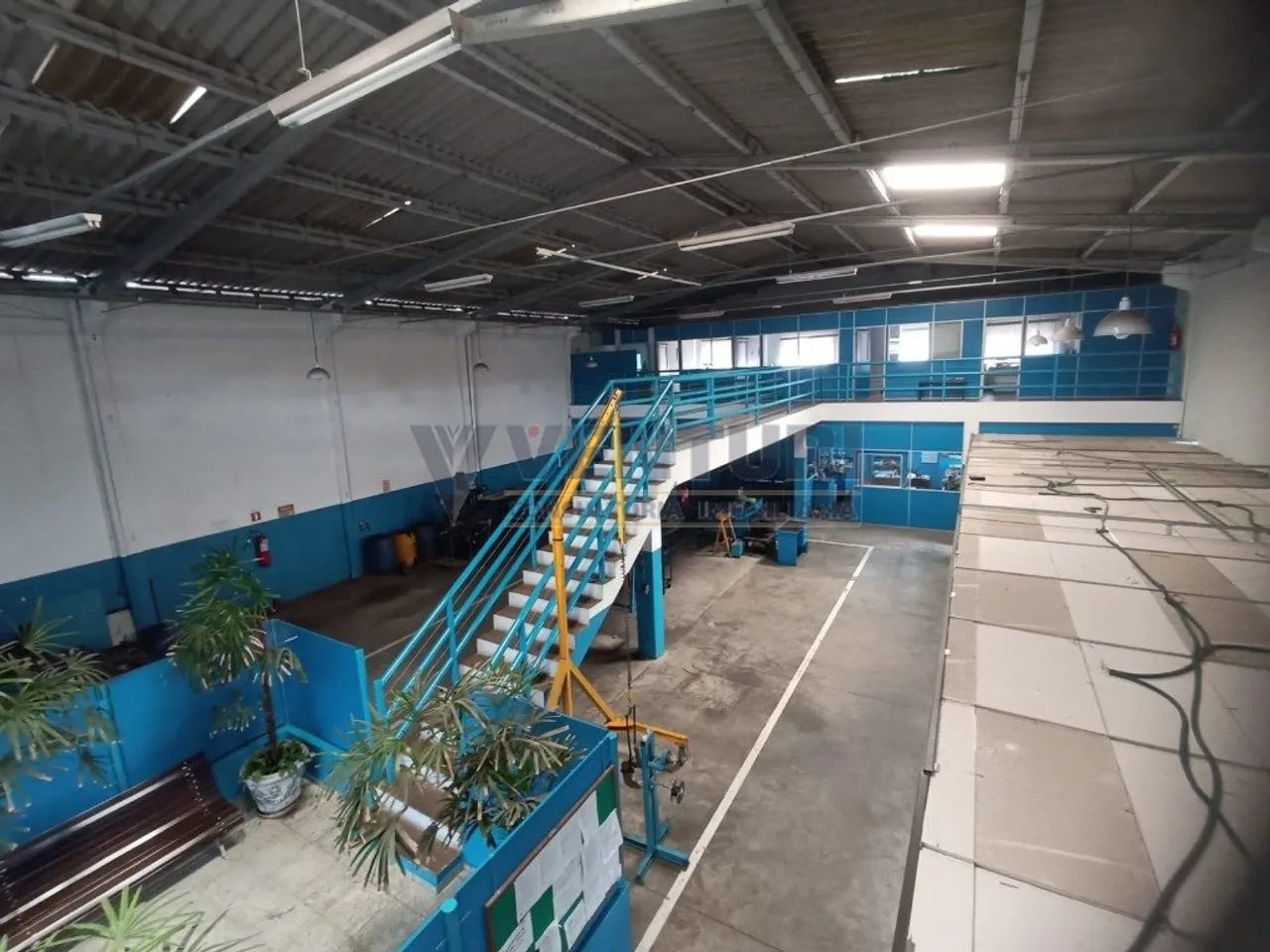 Barracão 2.085,00m², 4 salas, 4 cwb - Afonso Pena