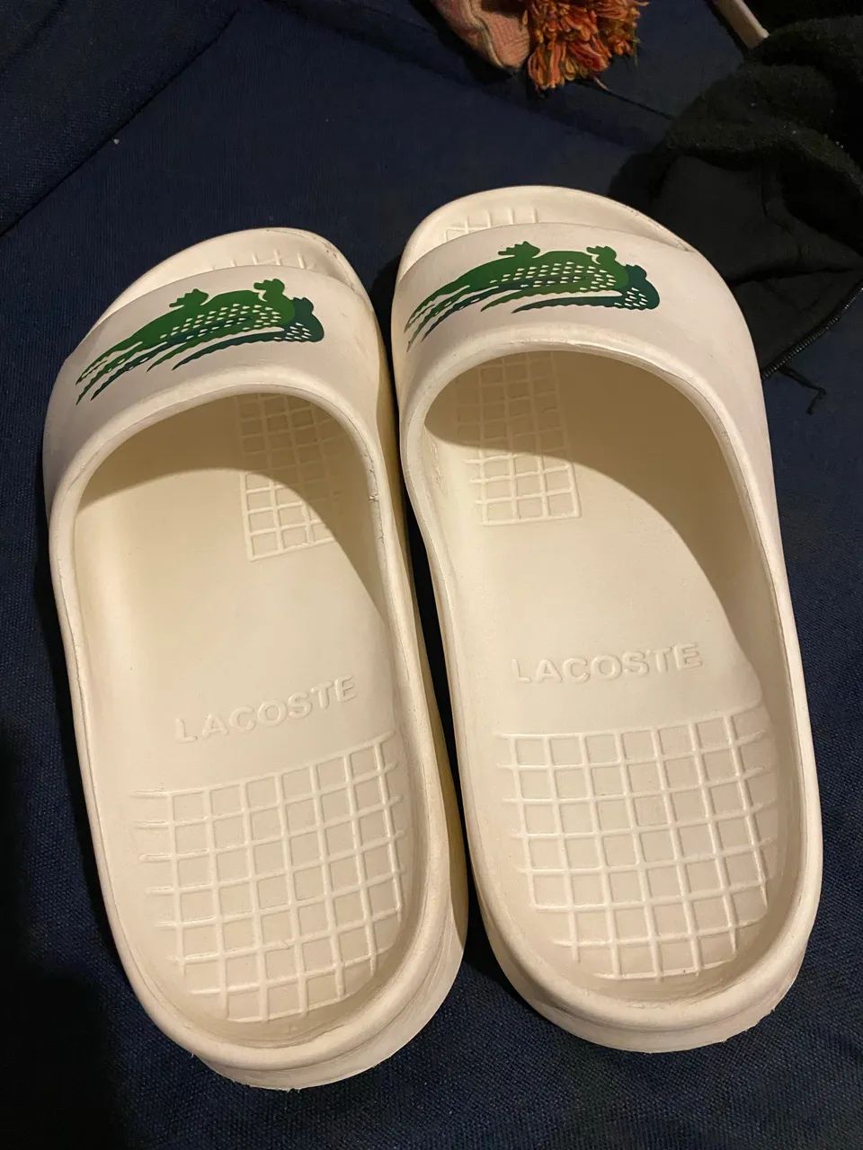 Chinelo Slide Lacoste 2.0 Branco - Foto 2