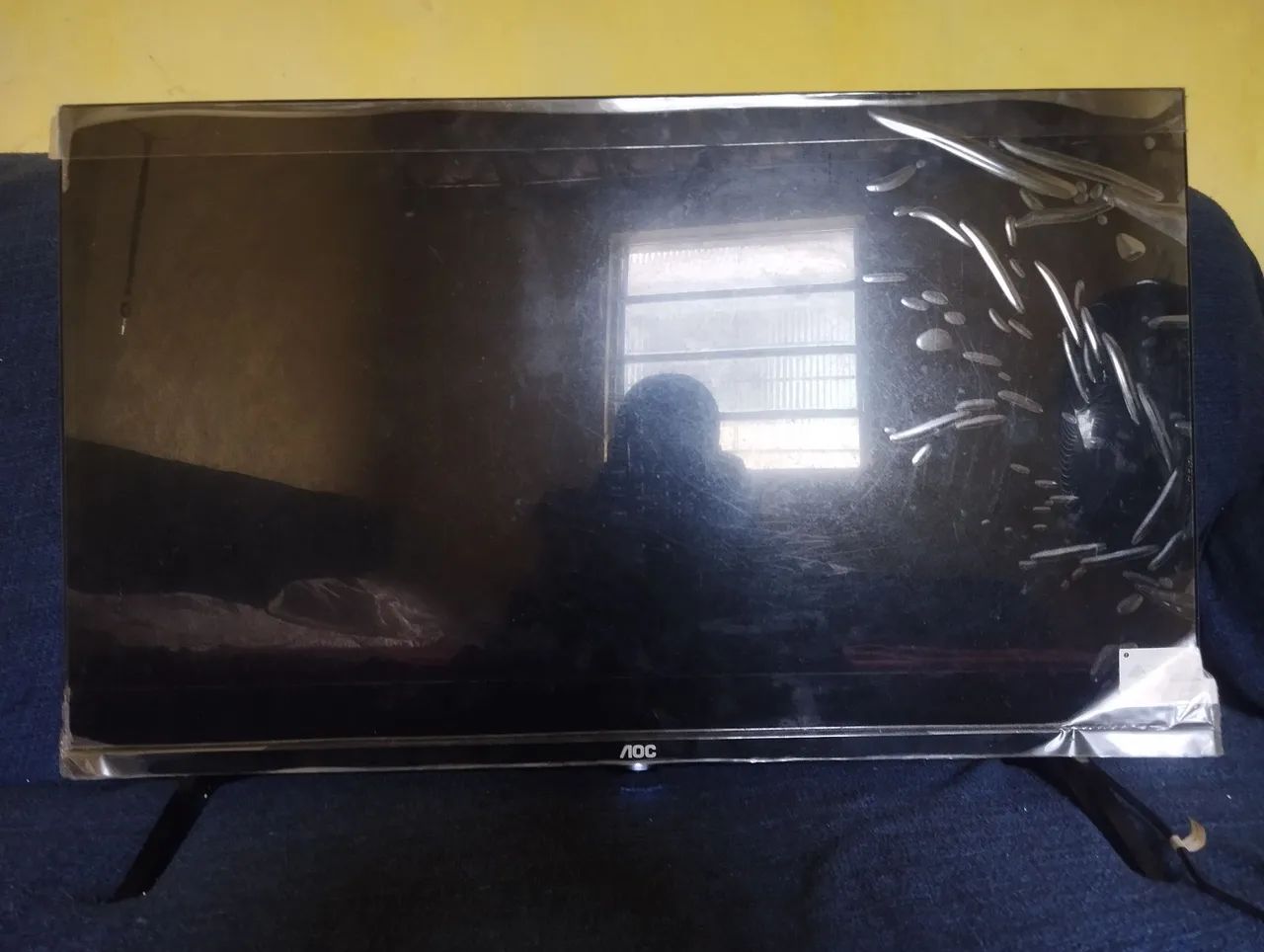 Vendo Tv AOC Roku TV 32 polegadas  nova o plástico 