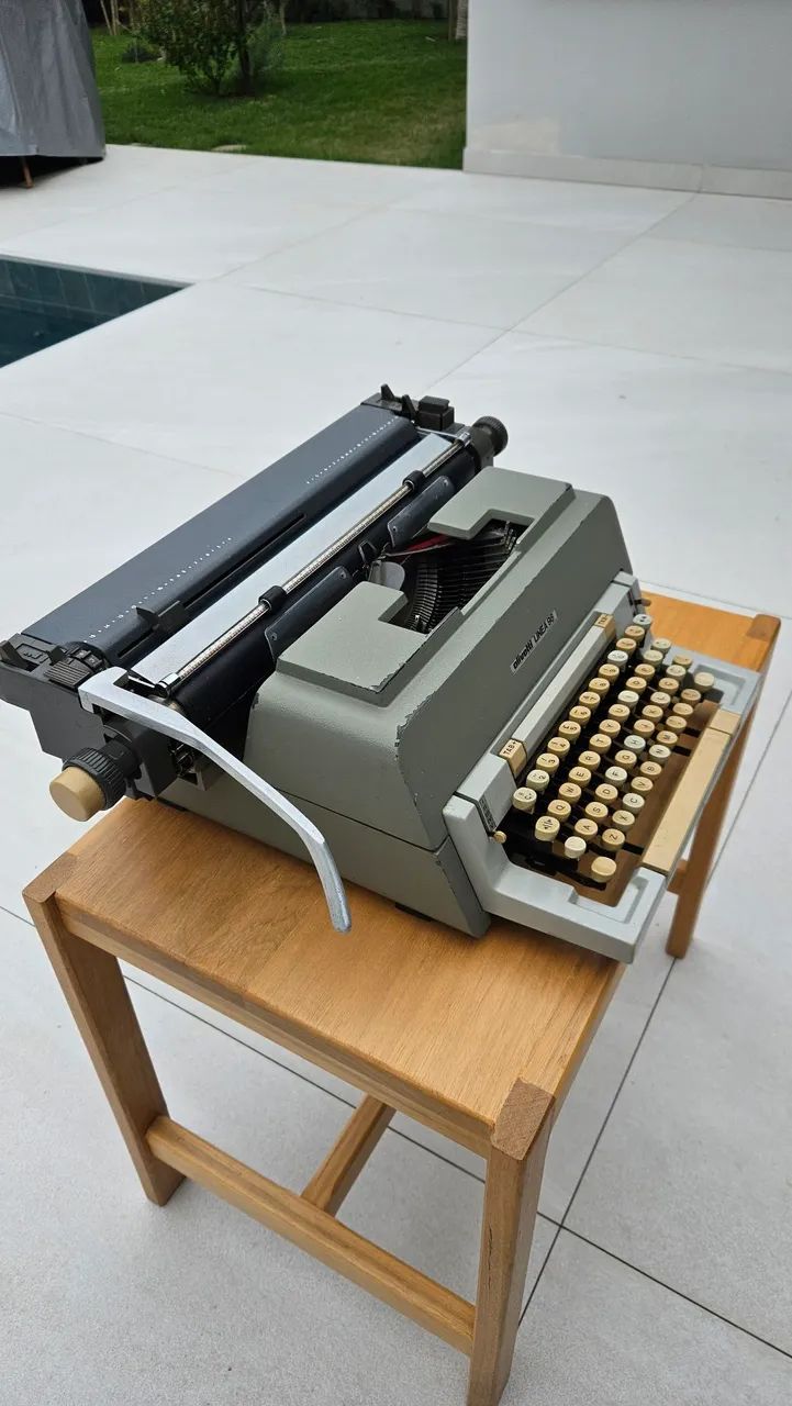 Máquina Escrever Olivetti Linea 98