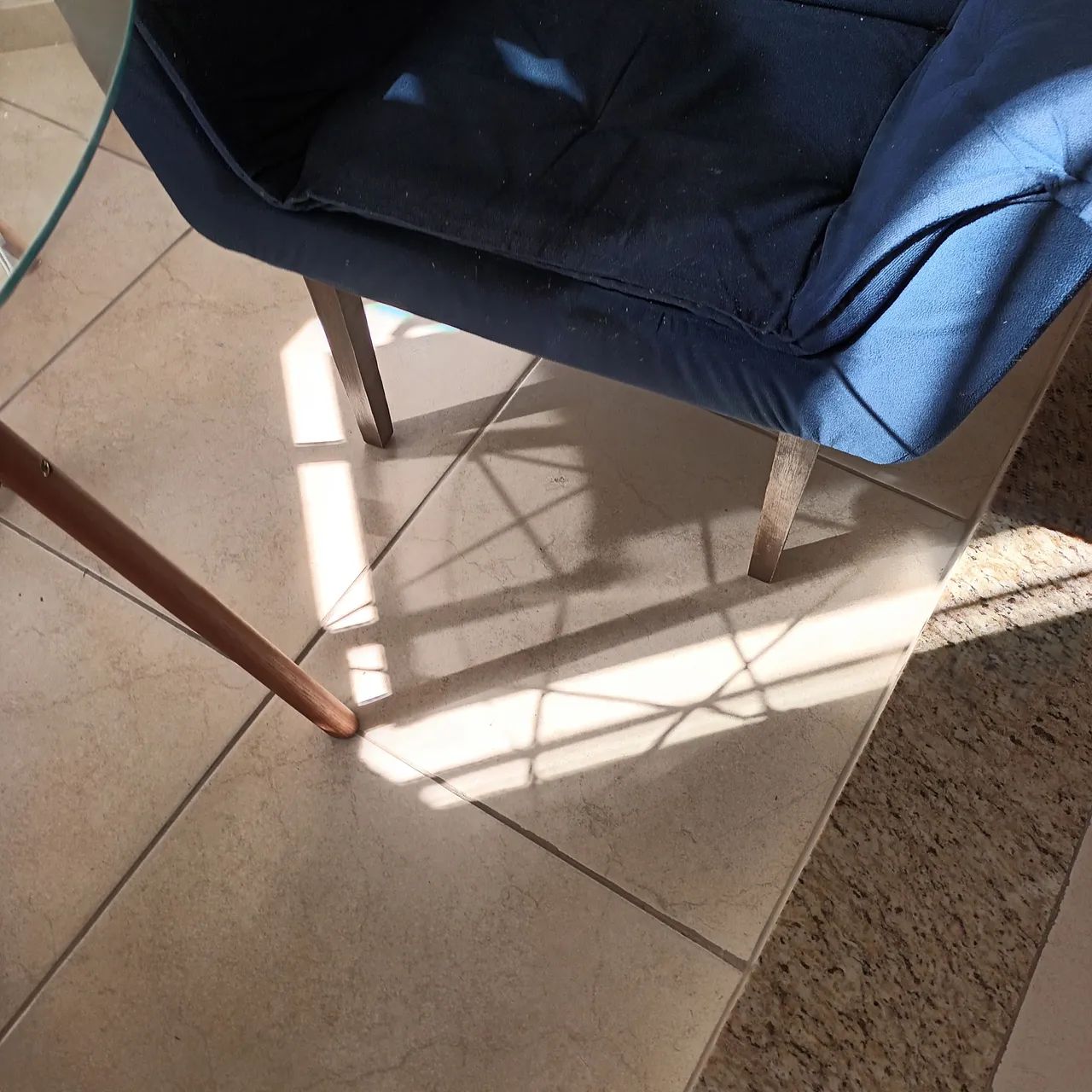 Poltrona de suede azul - Foto 3