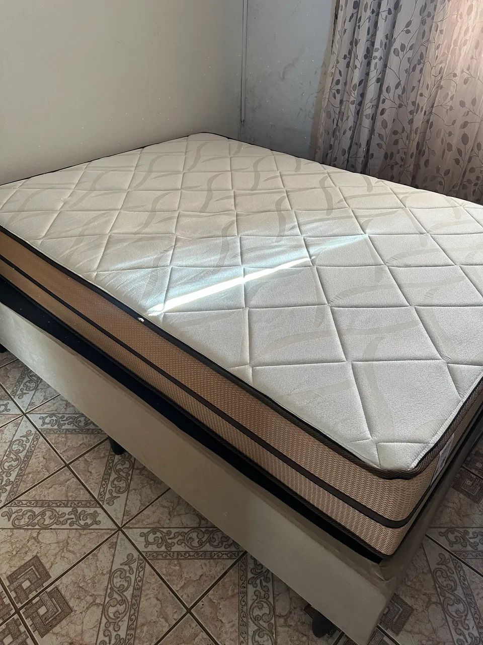 Cama de casal box 