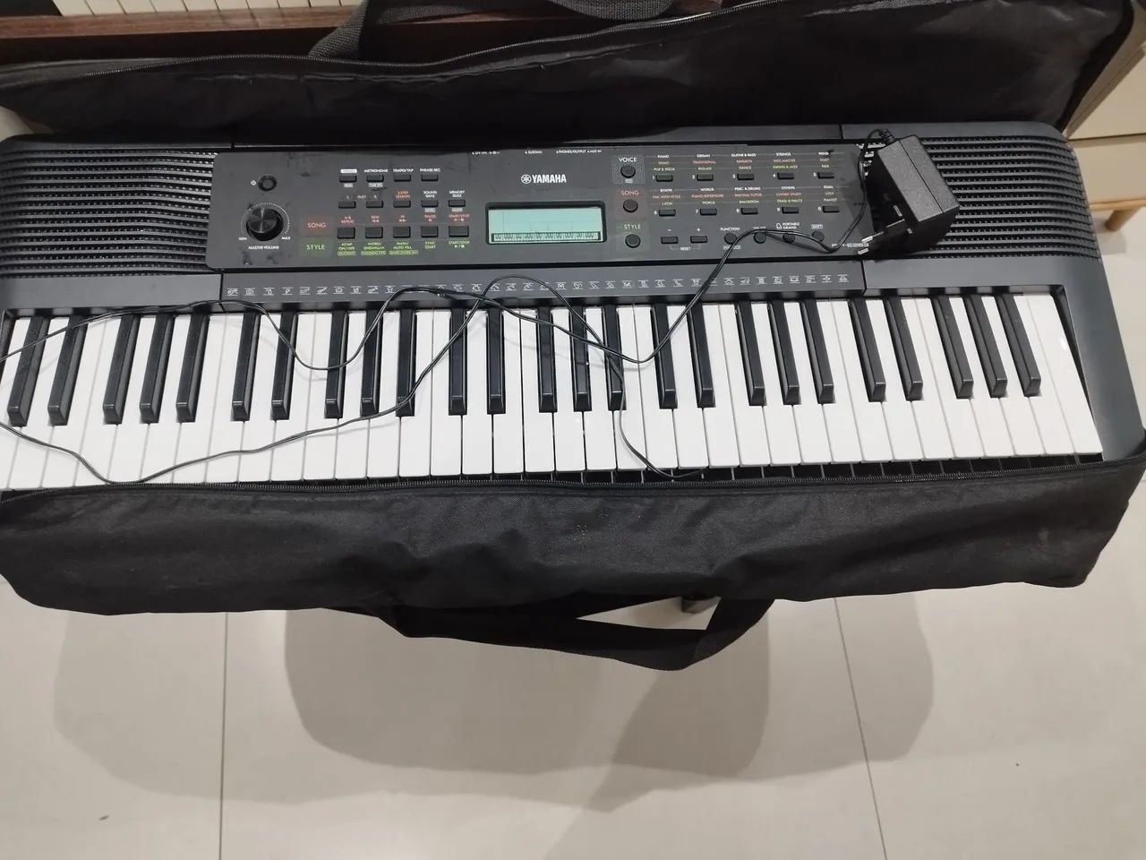 Vendo teclado perfeito estado com fonte funcionando perfeitamente sem tripe - Foto 3