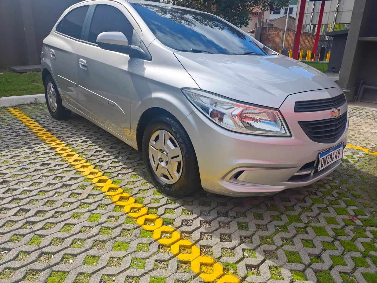 Chevrolet Onix JOY Hatch 1.0 8V Flex Mec. 4P 2018 - Foto 3