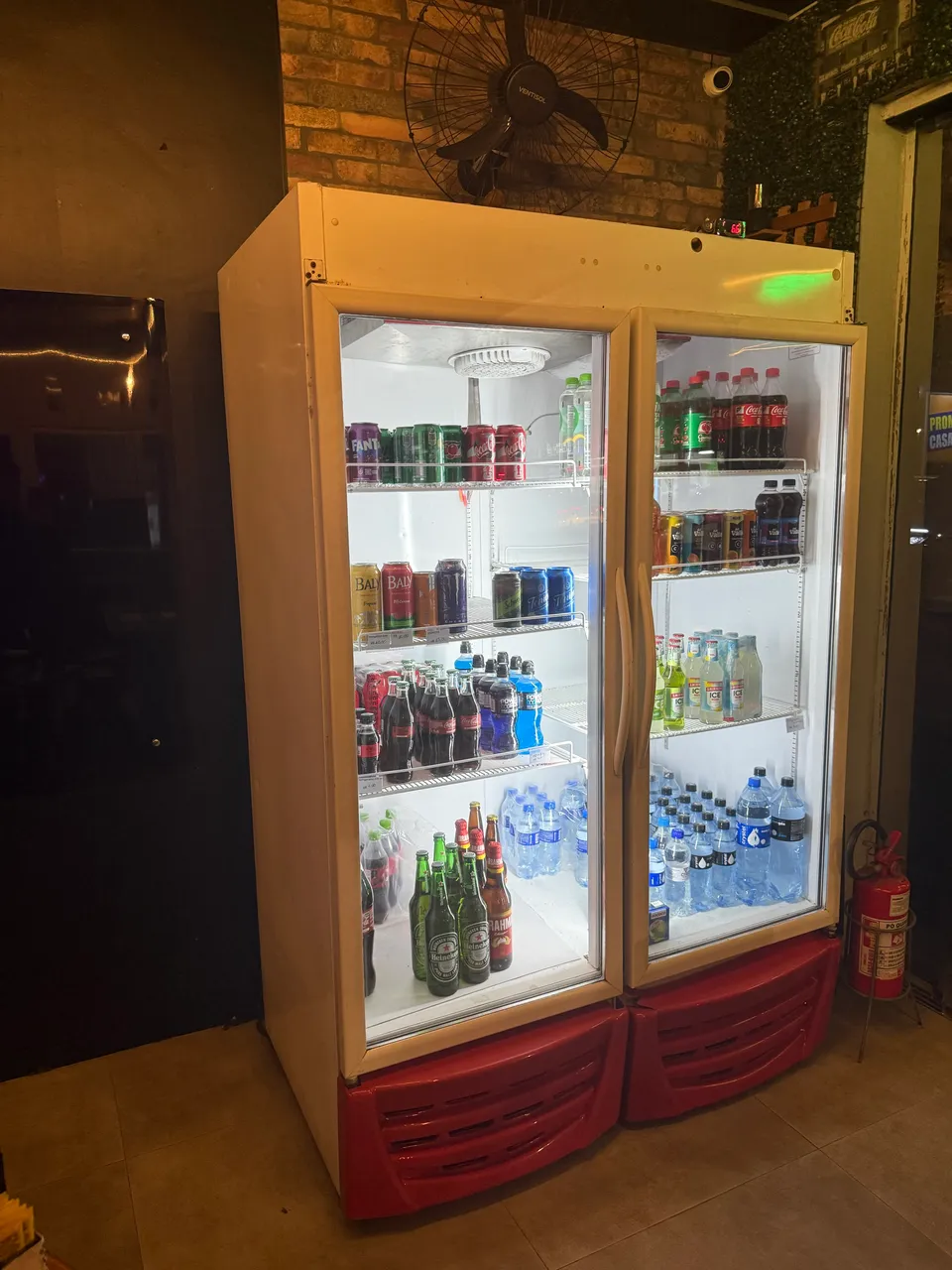 Geladeira expositora 565 litros - Geladeiras e Freezers - Passa