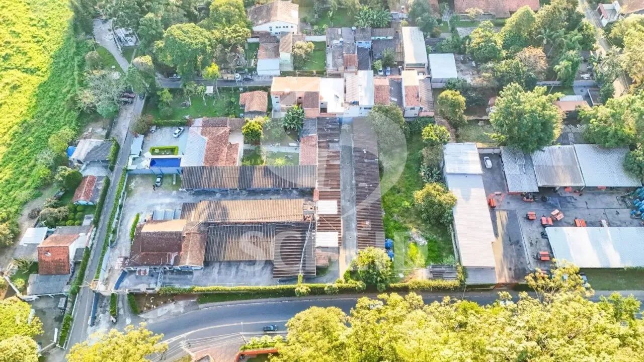 Area para venda de 3.600 m² e com 1.900 m² de area construida