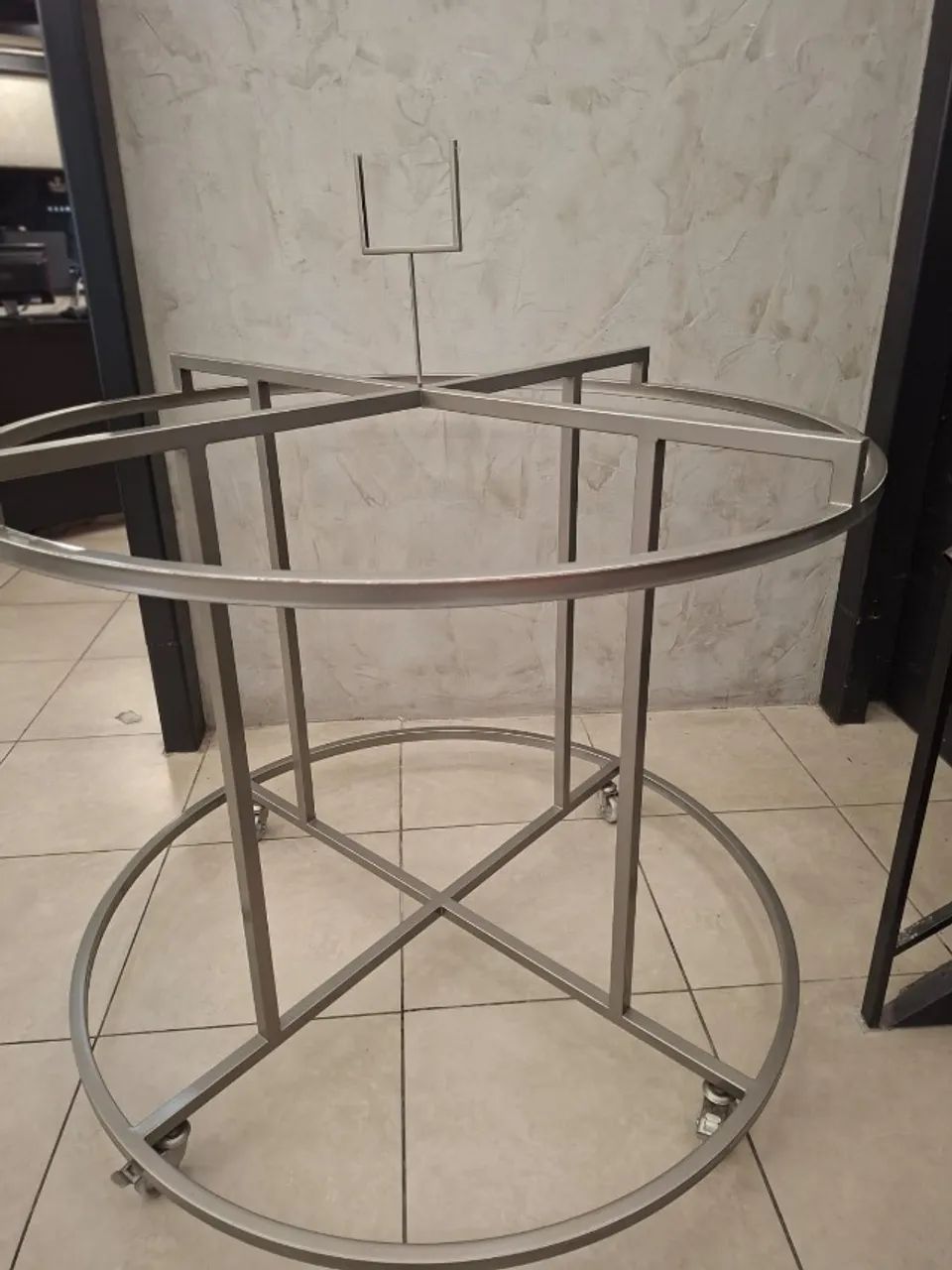 Arara de Roupa Giratória - Foto 2