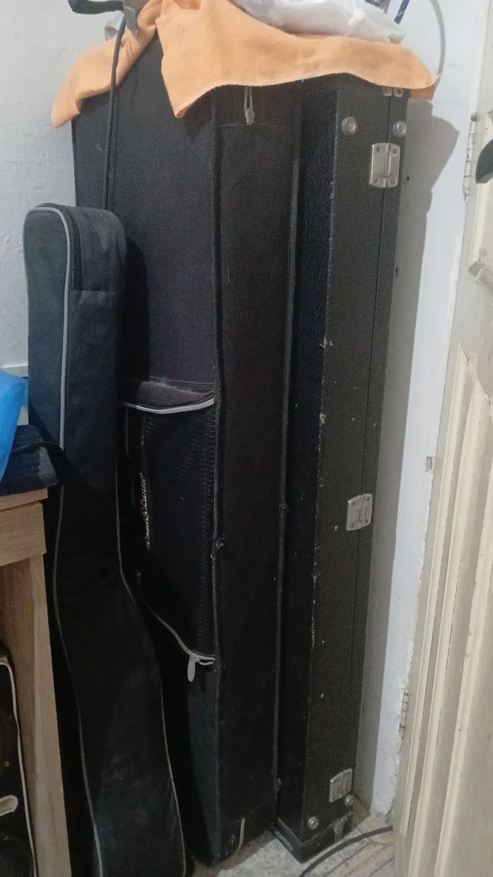 Case de contra baixo e violão 