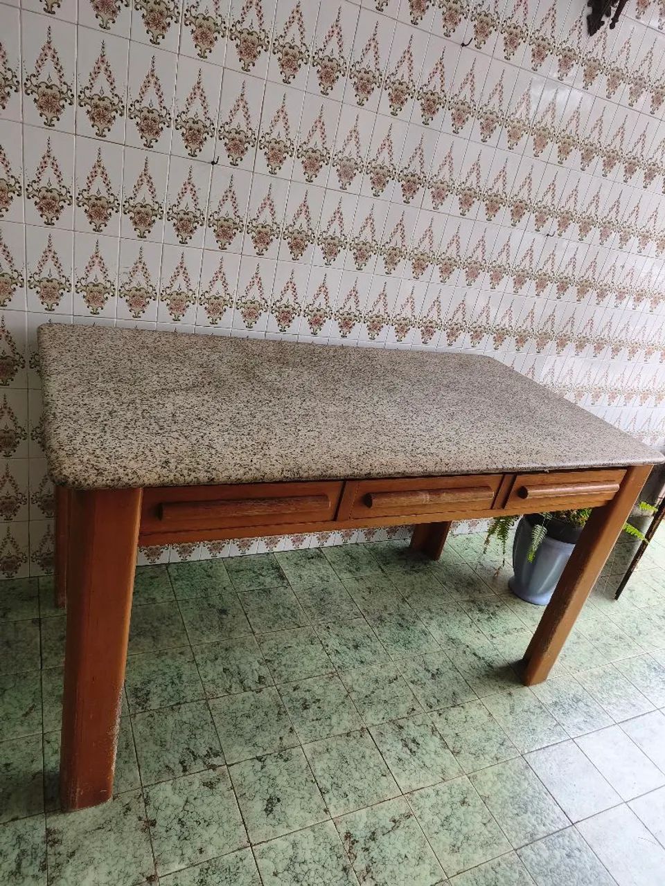 Mesa de madeira com tampo de granito - Foto 3