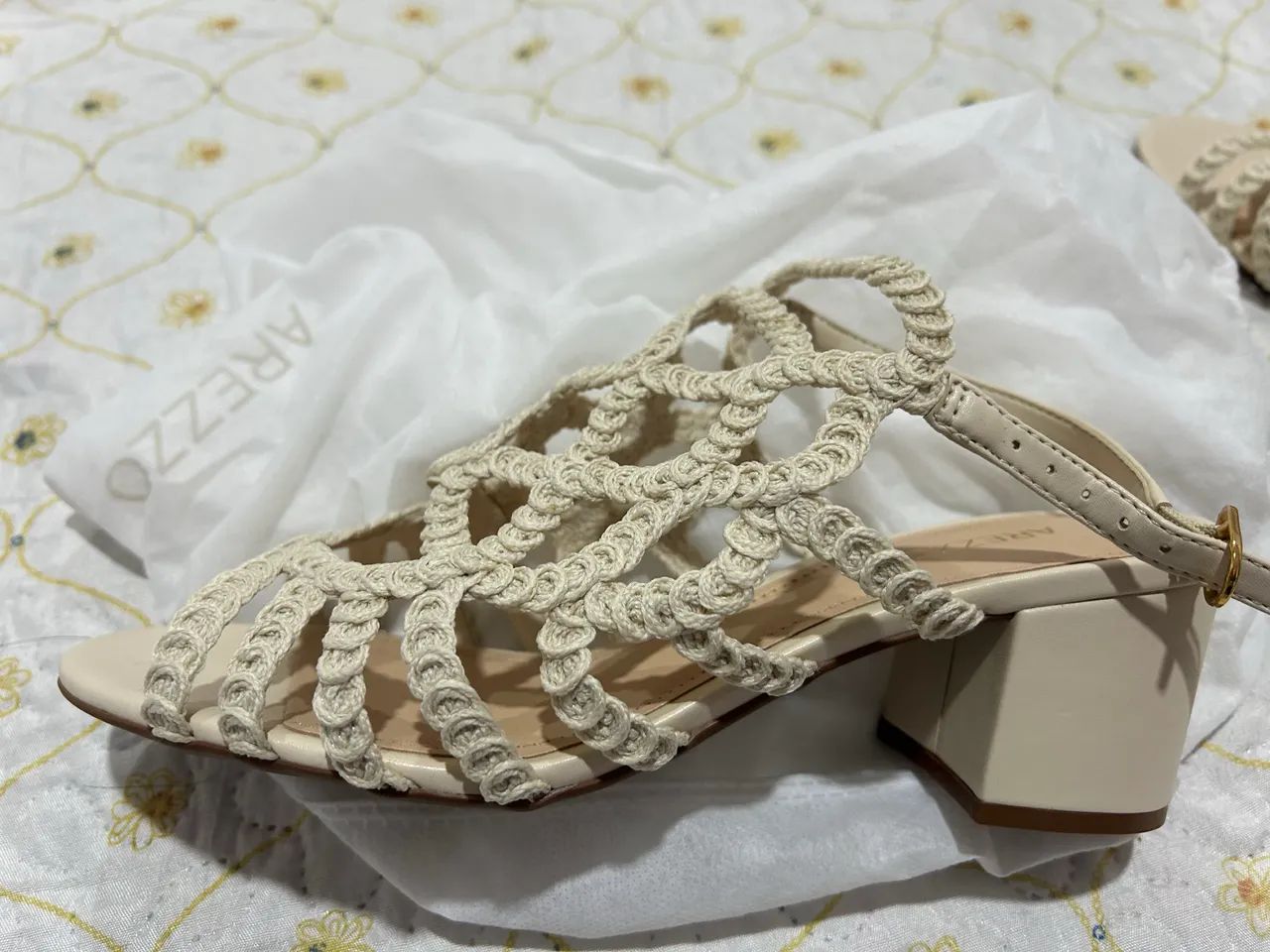 Vendo sandália Arezzo - Foto 3