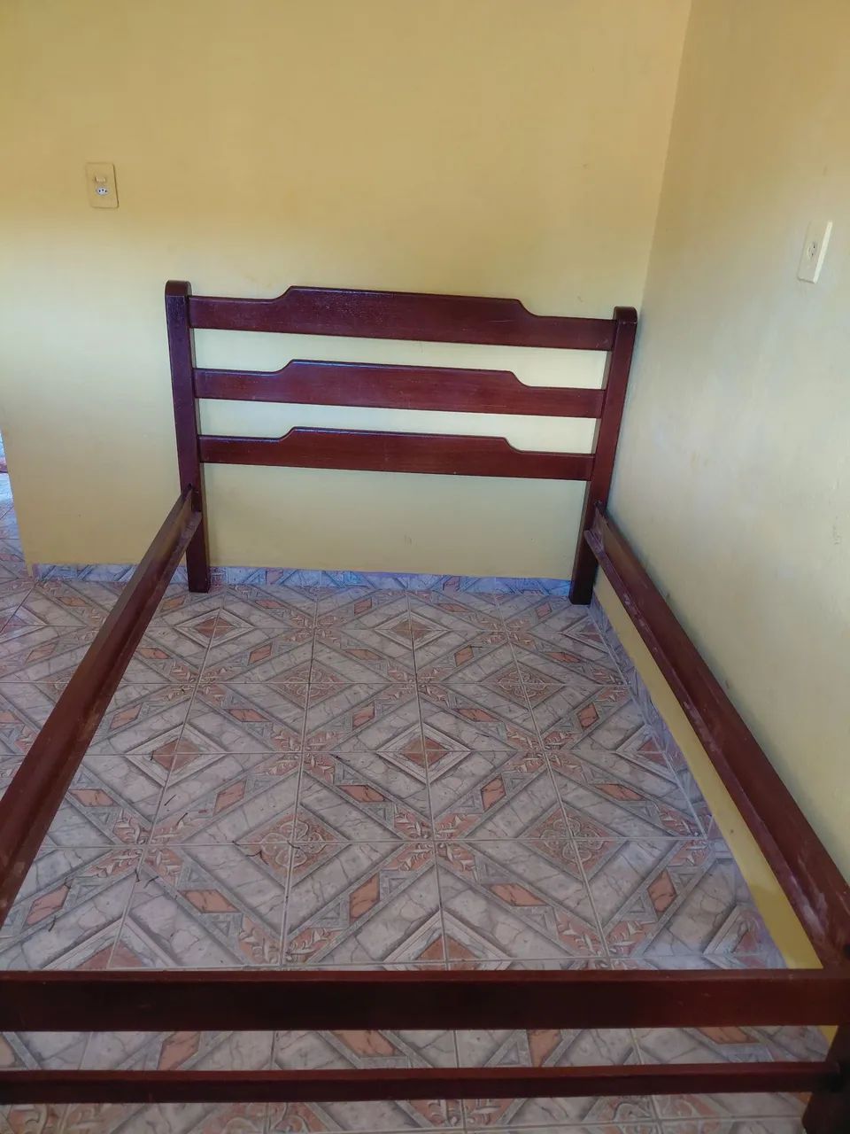 Vende se cama de madeira - Foto 2