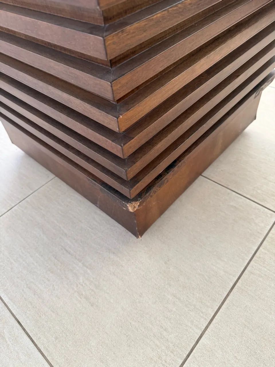Mesa de jantar com base em madeira e tampo de video - Foto 4