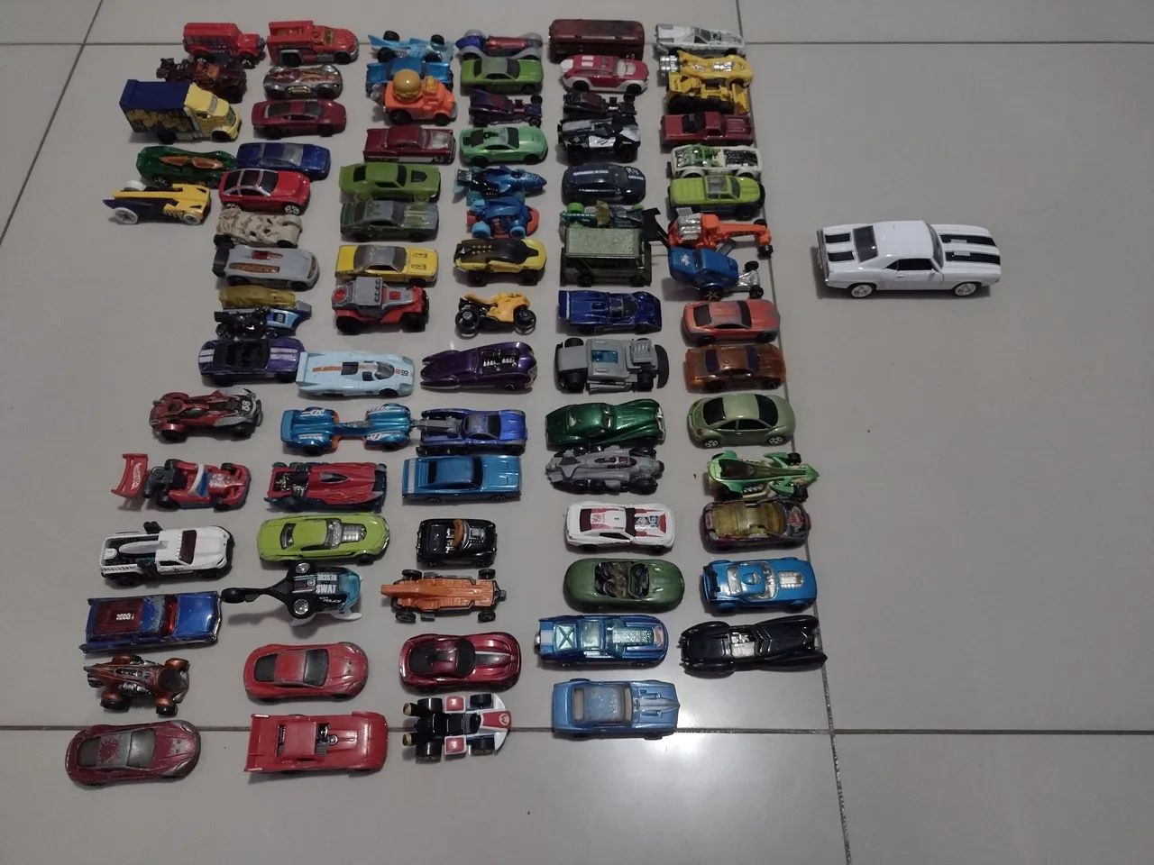 80 Carrinhos hot wheels