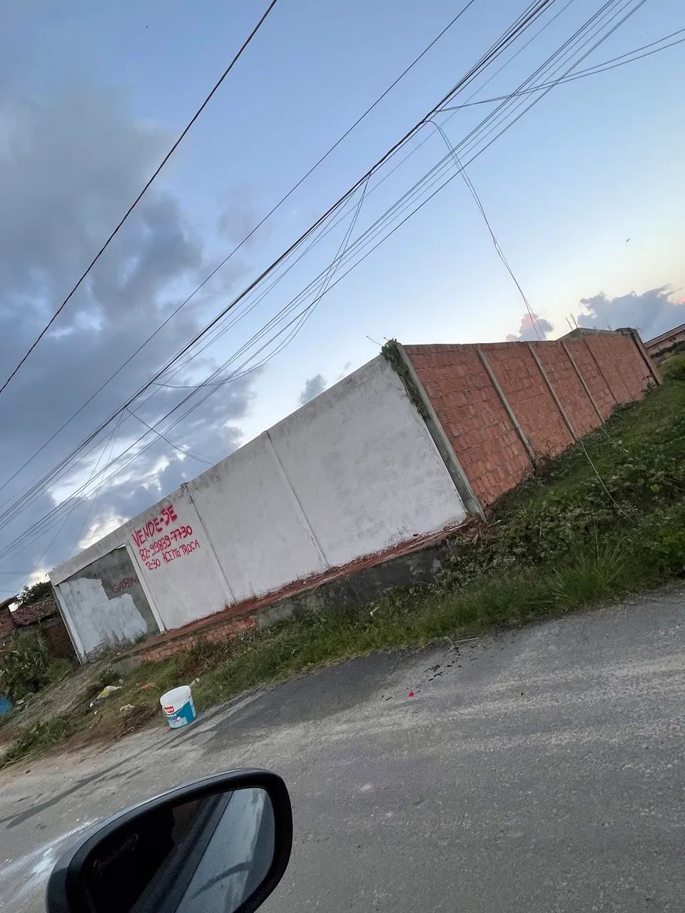 Casa no francês em fase de acabamento 