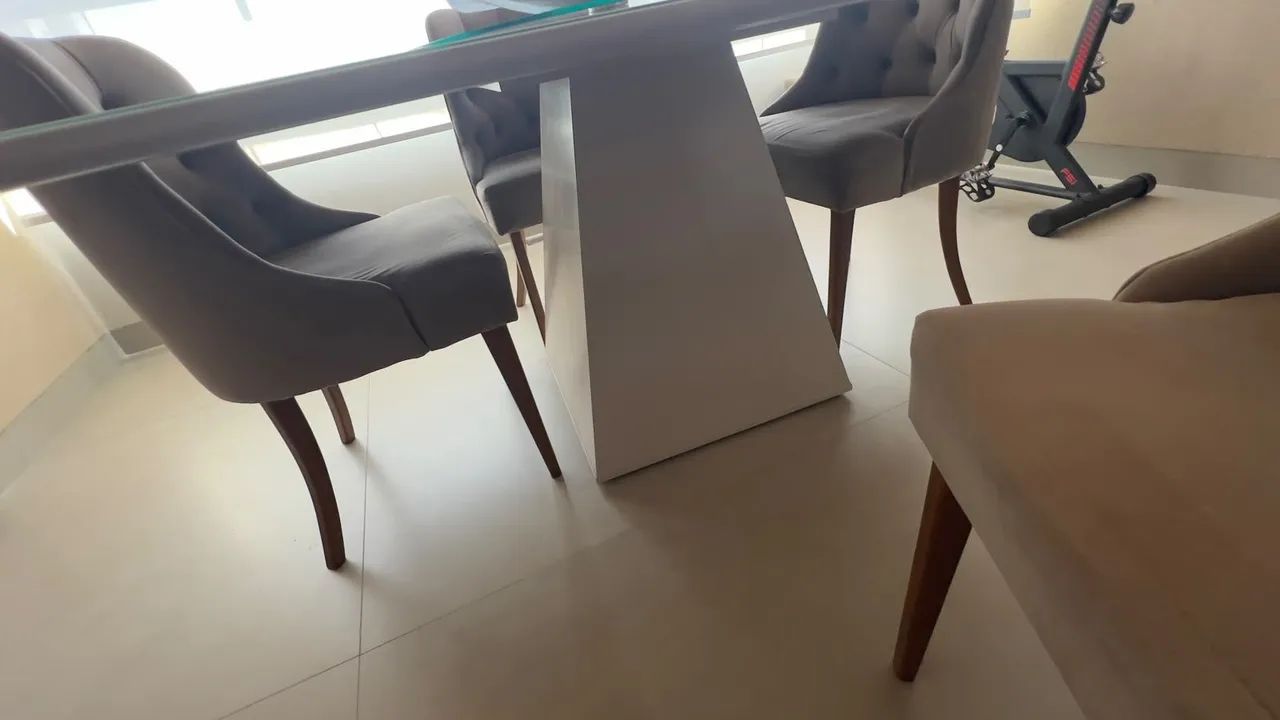 Conjunto mesa com 06 cadeiras. - Foto 2