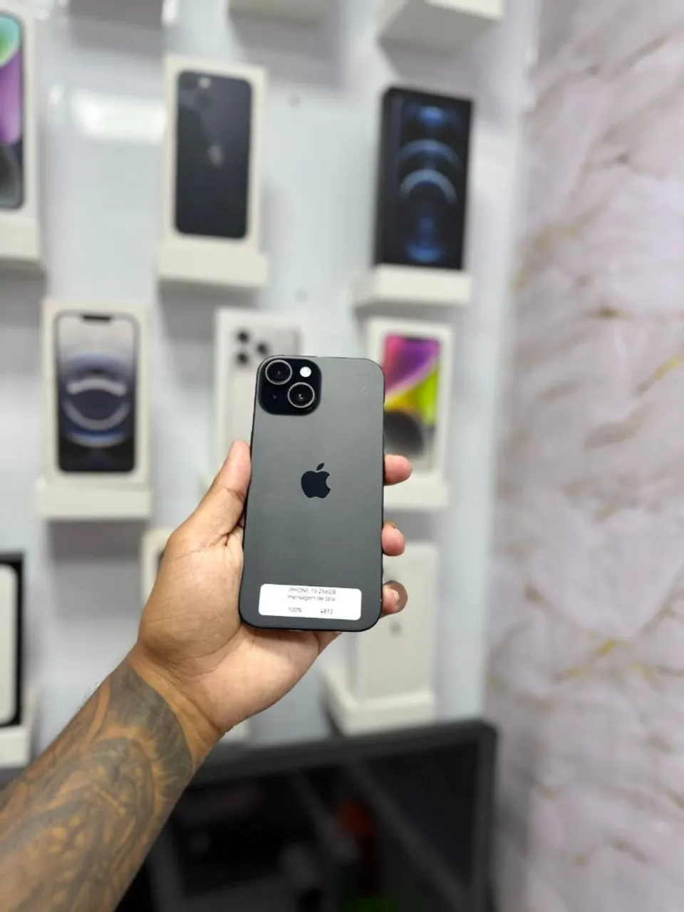 IPHONE 15 PLUS 128GB TOP<br>R$ 3.399,00 - Celulares e Smartphones