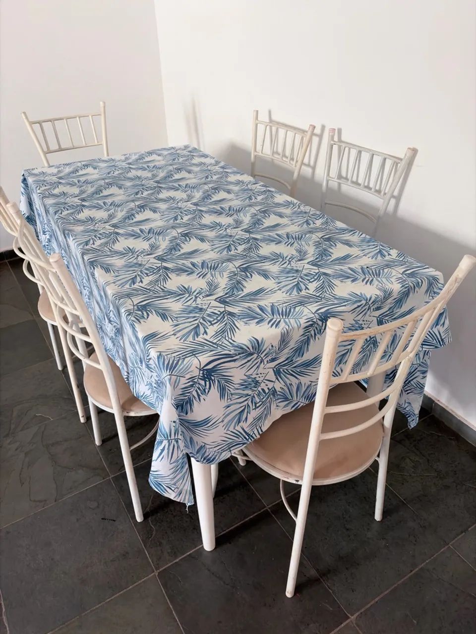 Mesa com 6 cadeiras