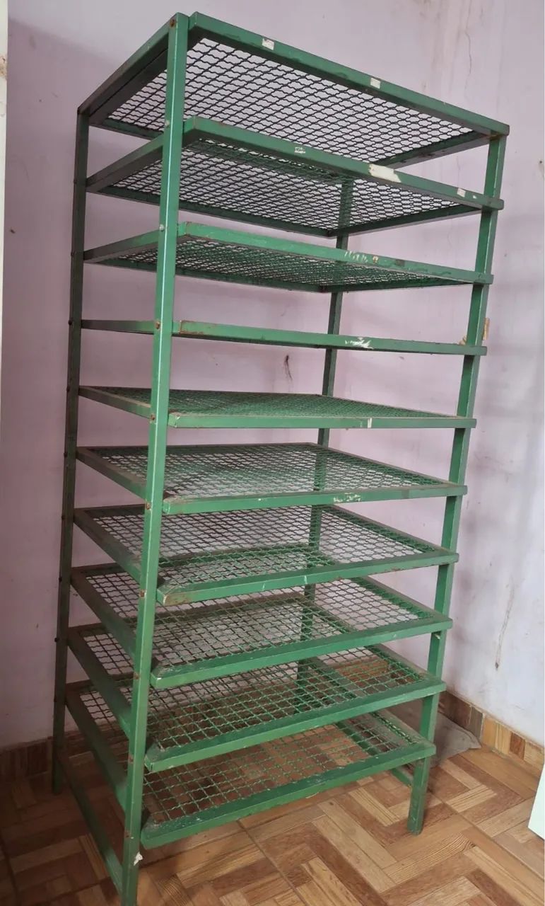 Prateleira de ferro com várias divisórias  - Foto 2