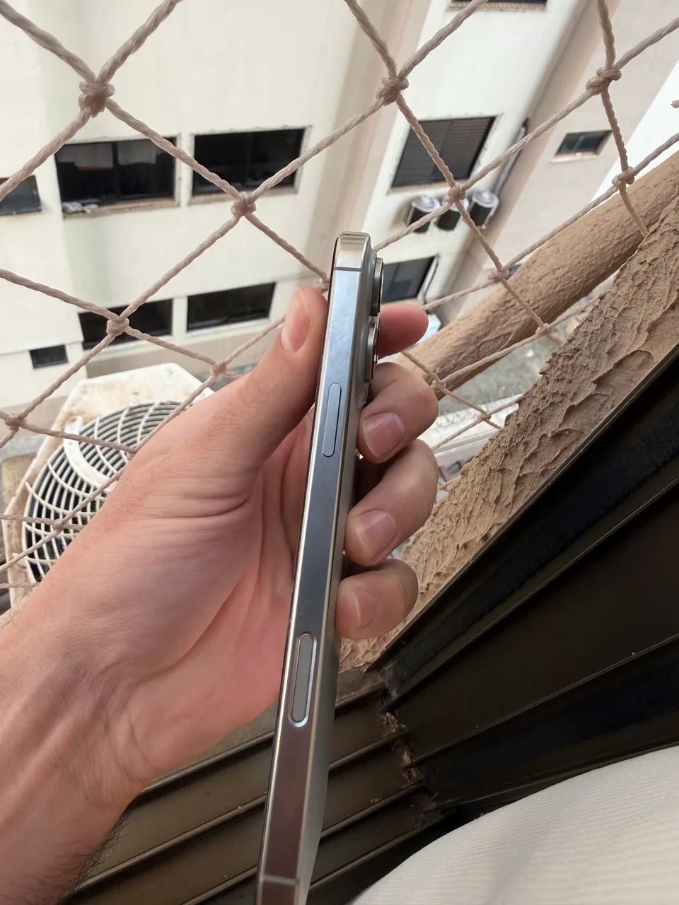 iPhone 16 Pro Max 256 - 1 ano de uso  - Foto 2
