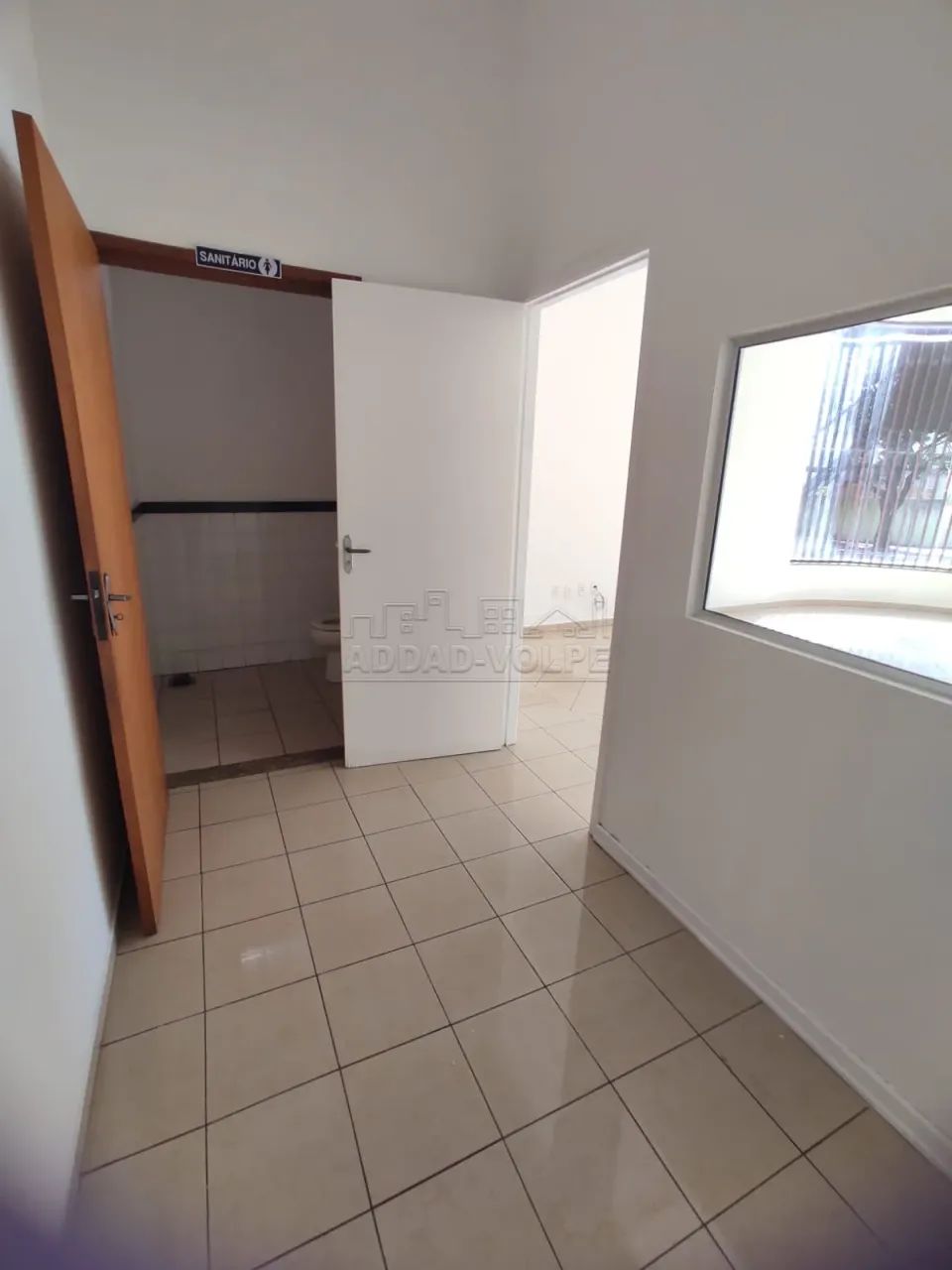 Sala comercial com frente em blindex e localização privilegiada - Foto 3