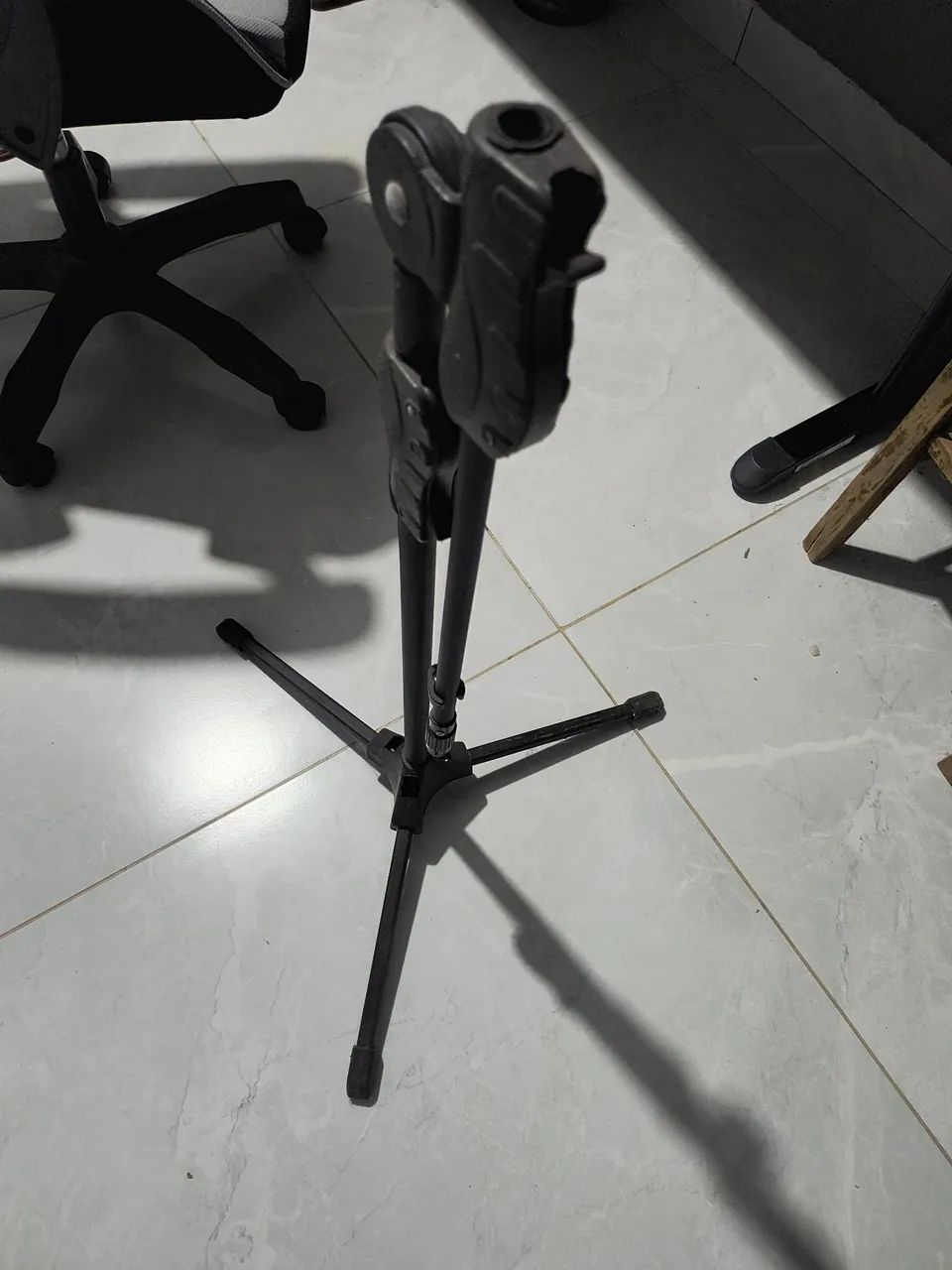 Tripé básico de microfone - Foto 4