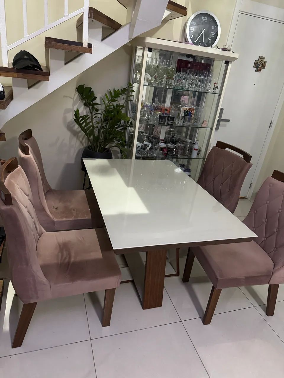 Mesa de jantar com 4 cadeiras 