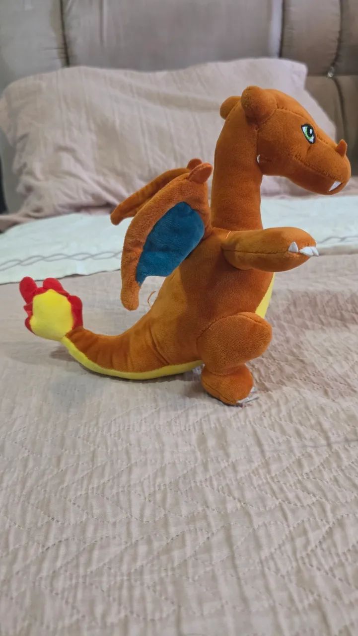 Pelucia Charizard Pokémon 22cm - Foto 2